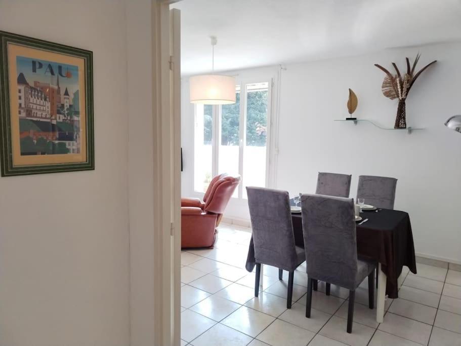 Le Repere - Ideal Famille Ou Amis - *